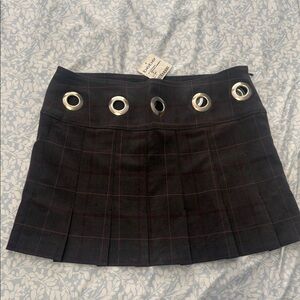 NWT vintage Bebe size 5 Gray Plaid Skirt with Grommet Detail skater pleated
